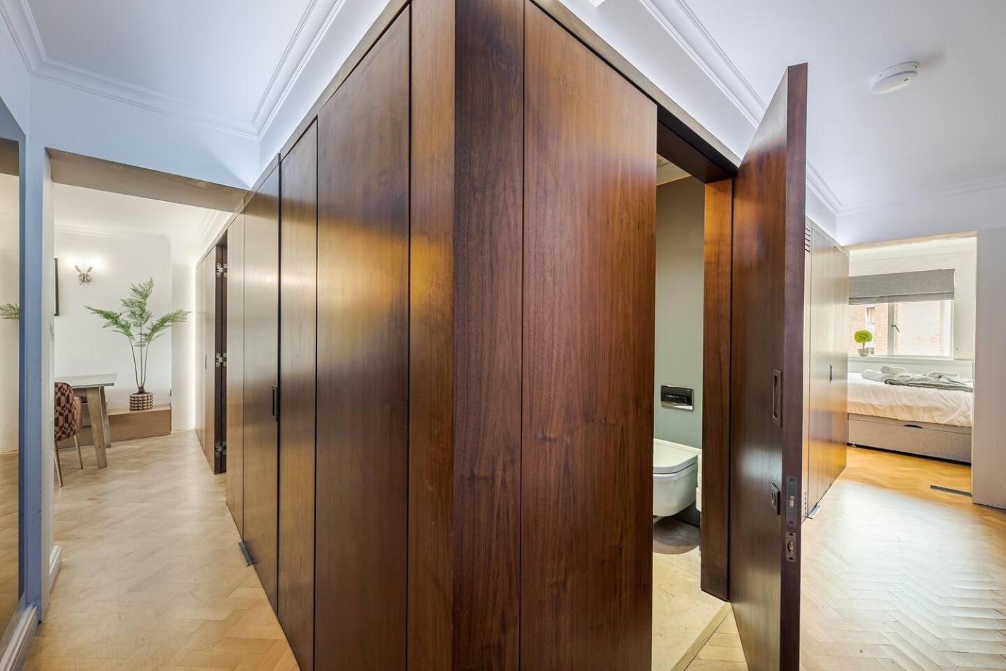 Charming 2 Bed Flat In Knightsbridge Balcony View Of Harrods Apartment