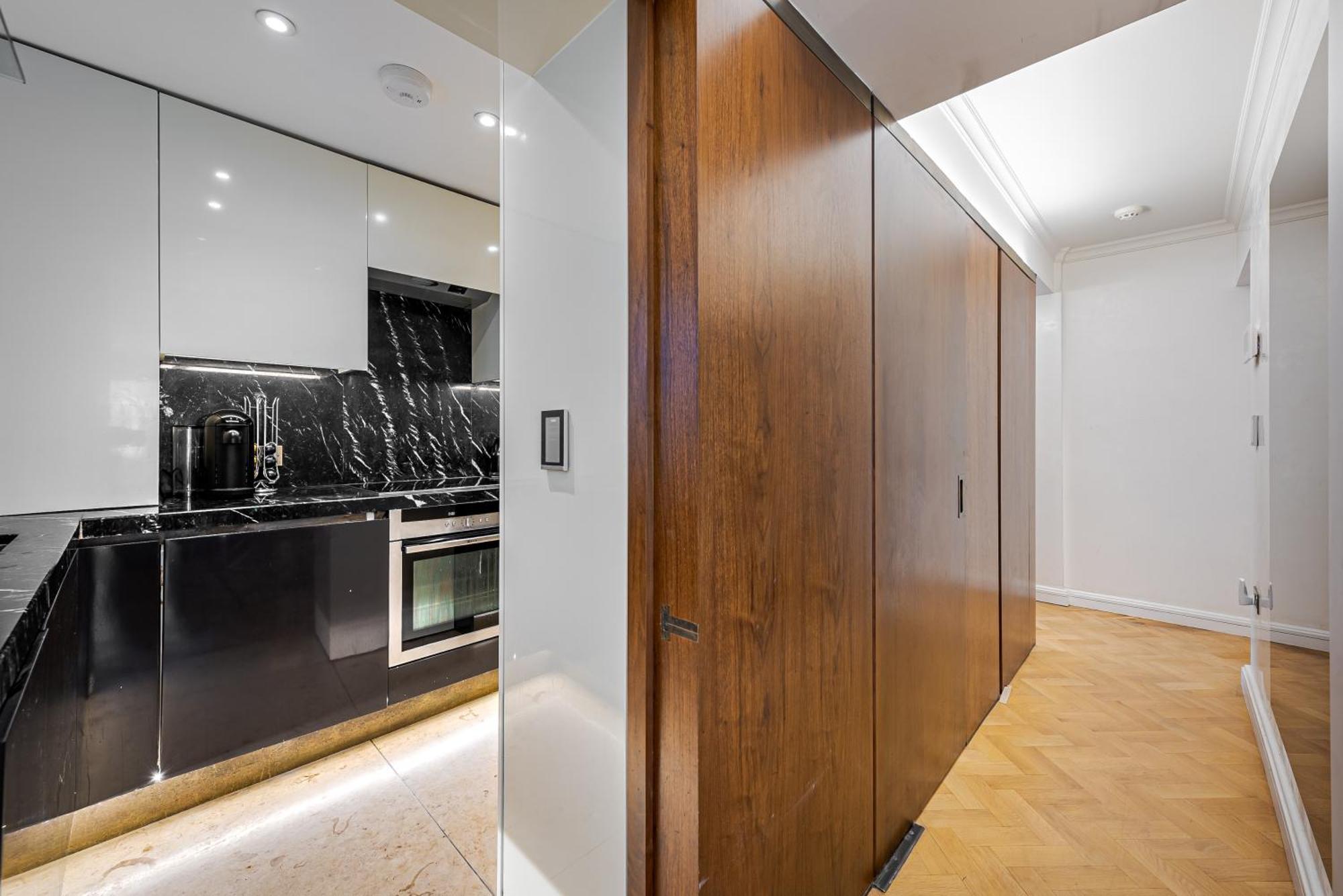 Modern Knightsbridge With Balcony Overlooking Harrods Prime Location *
