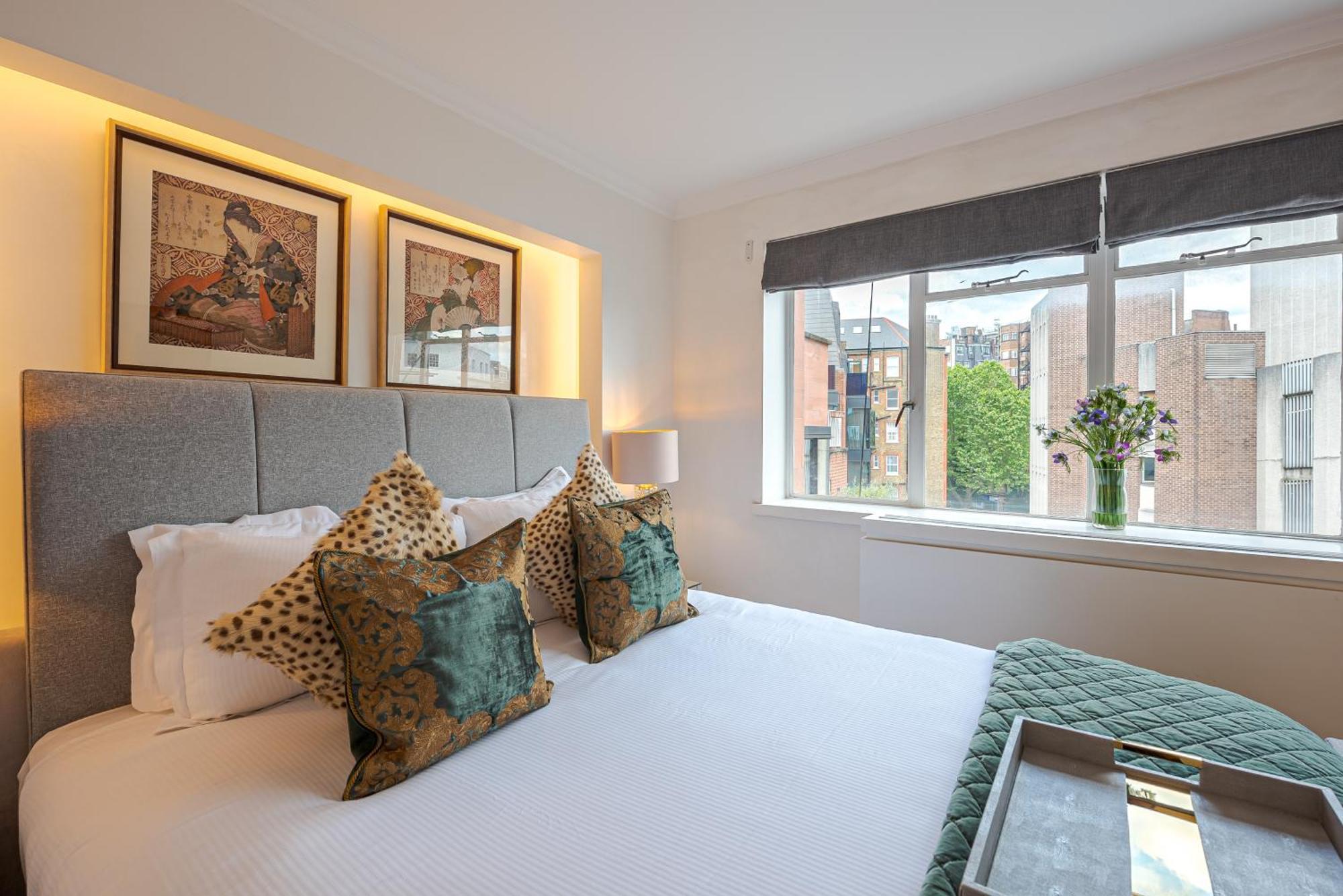 Modern Knightsbridge With Balcony Overlooking Harrods Prime Location London