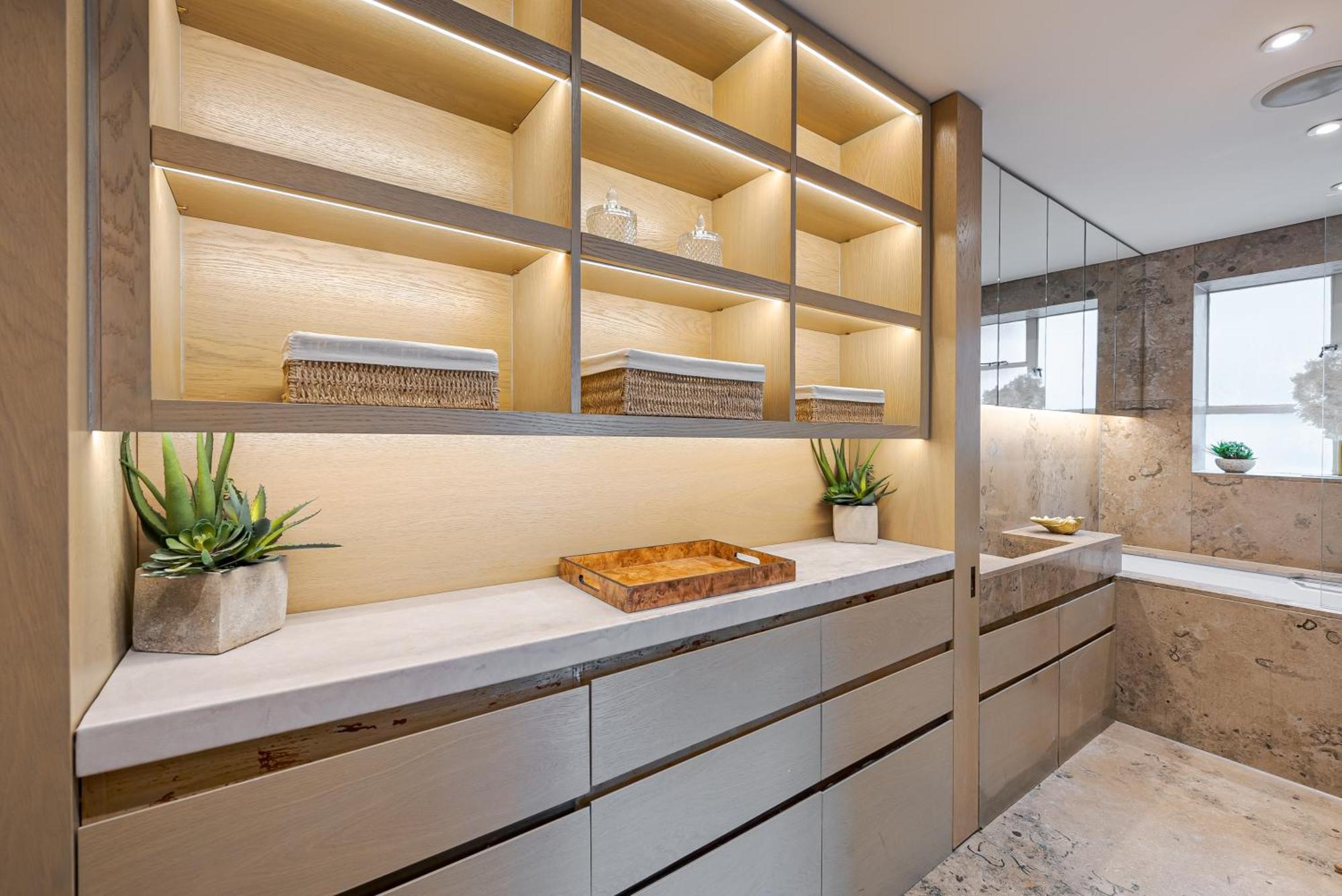 Apartment Modern Knightsbridge With Balcony Overlooking Harrods Prime Location London