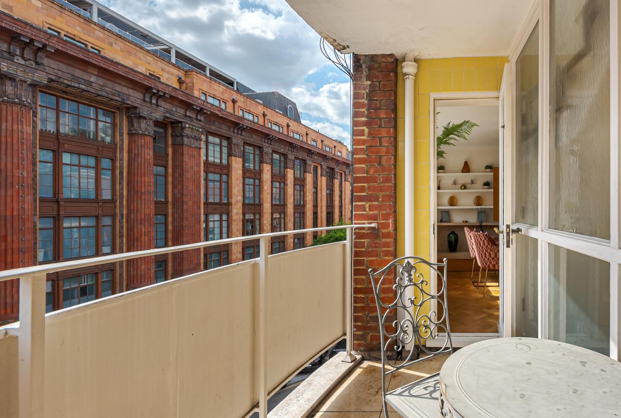 Apartment Modern Knightsbridge With Balcony Overlooking Harrods Prime Location *