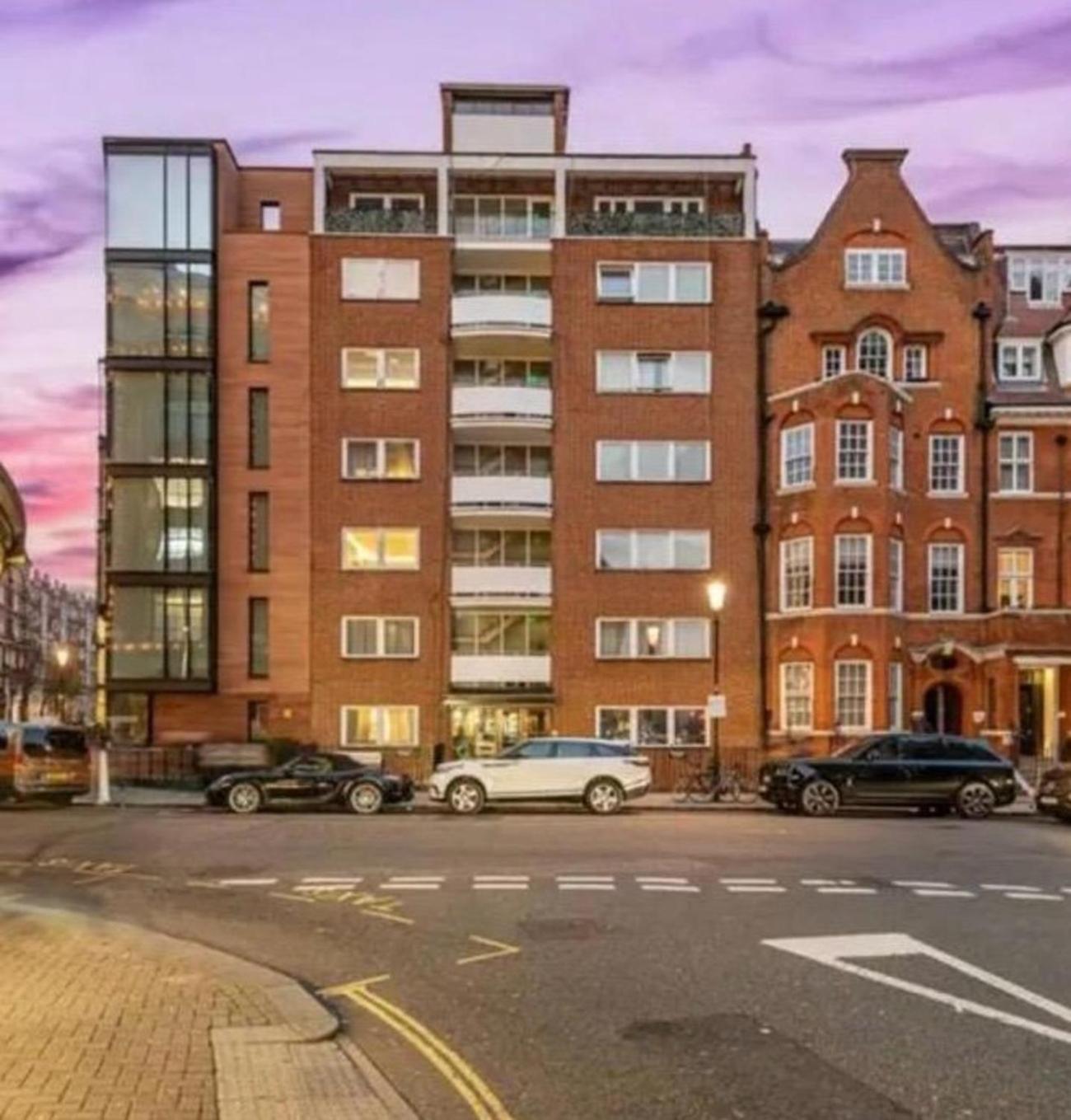 Modern Knightsbridge With Balcony Overlooking Harrods Prime Location London